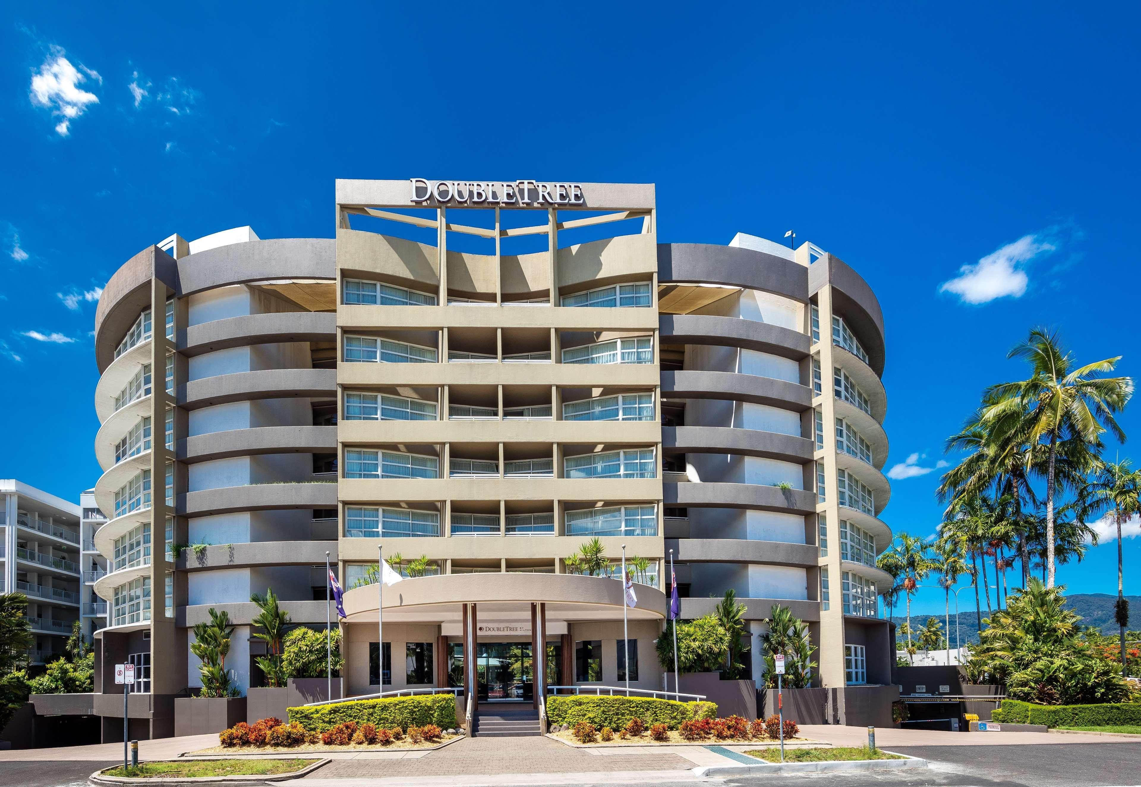Doubletree By Hilton Cairns Hotel Exterior photo